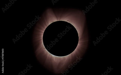 Eclipes  Totality with flares and waves