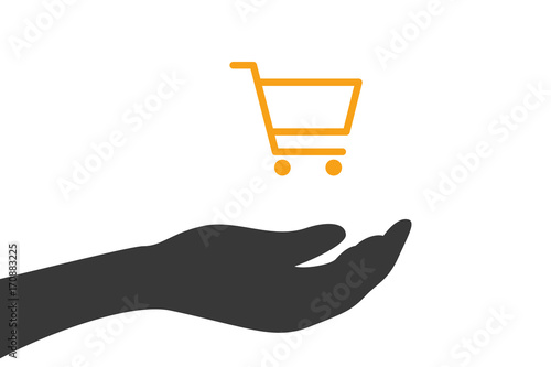 Hand hält Einkaufswagen