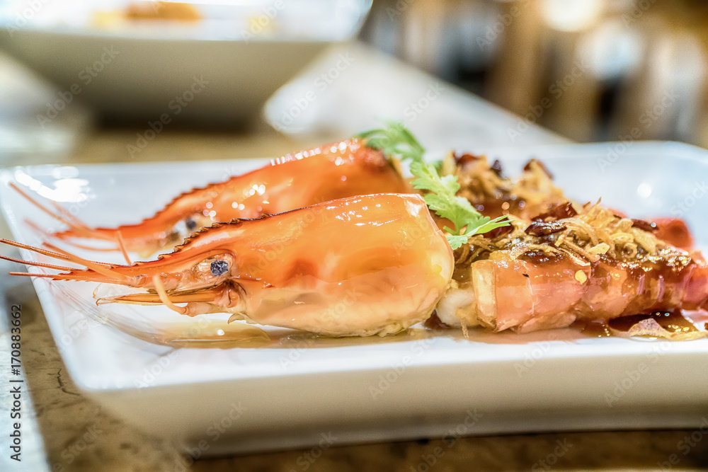 Deep fried prawns in tamarind sauce with herb Deep fried prawns in tamarind sauce with herb