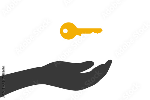 Hand hält Schlüssel