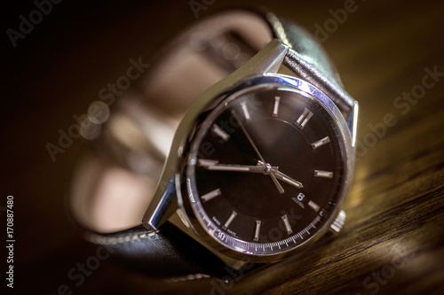 Luxury Fashion Watch - Classic Timepiece