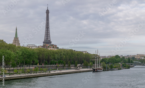 Tour Eiffel vue du quai branly