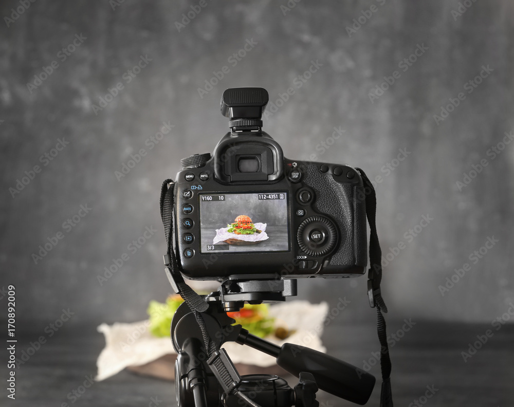 Professional camera on tripod while shooting food - obrazy, fototapety, plakaty 
