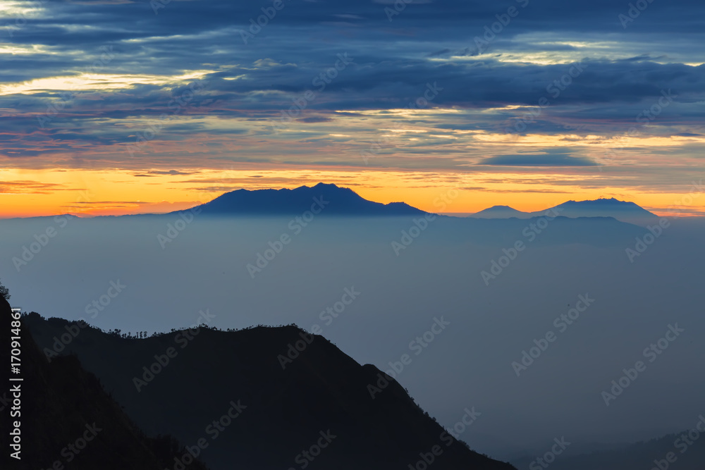 Fototapeta premium Sunrise over Mount. Bromo at Bromo tengger semeru national park, East Java, Indonesia