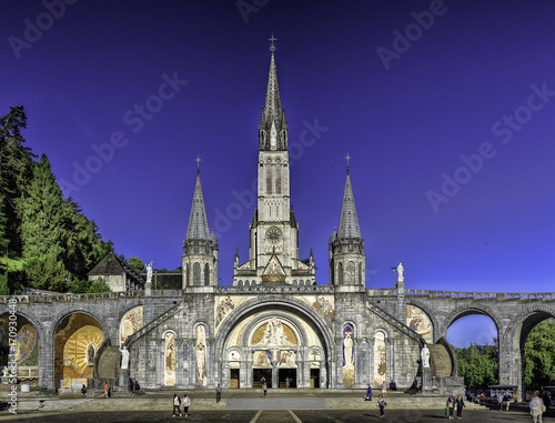 Lourdes Basílica