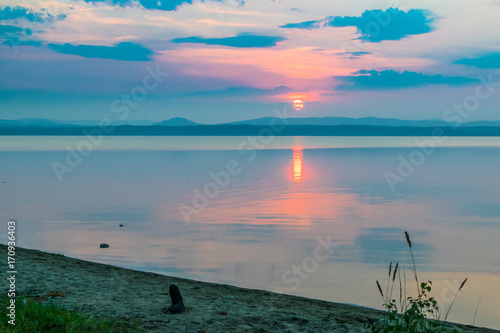 Obraz na płótnie Rose Sunset at a lake Uveldy, The Urals, Russia w salonie