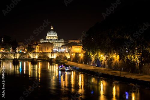 Rom Petersdom mit Tibar Nachtaufnahme © Thomas
