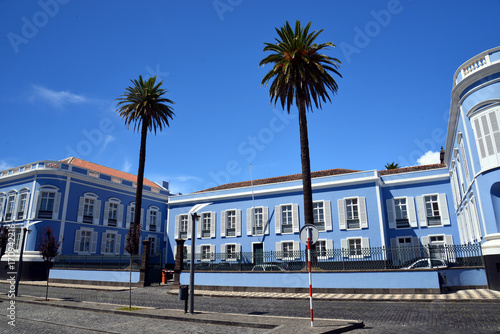 Altstadt von Ponta Delgada (Azoren)mit Platz der Republik, Denkmal Goncalo Vehlo Cabral und dem Rathaus Camera Municipal photo