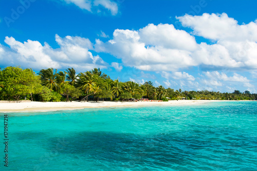 Fototapeta Naklejka Na Ścianę i Meble -  Beautiful cloudy panoramic landscape of sandy beach in Indian ocean, Maldives