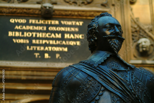 Photography Bodlian Statue