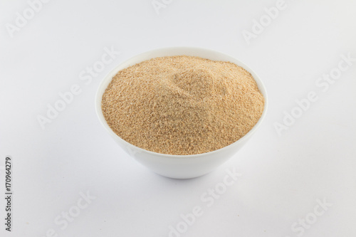 Toasted manioc flour into a bowl