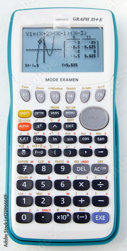 calculatrice graphique pour lycéen photo