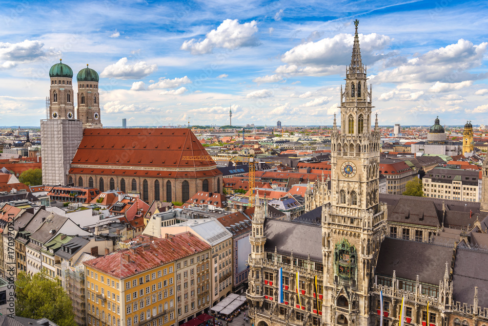 Fototapeta premium Panoramę miasta Monachium w nowym ratuszu Marienplatz, Monachium, Niemcy