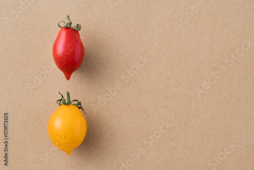 pomodoro datterino, principe borghese giallo e basilico fresco