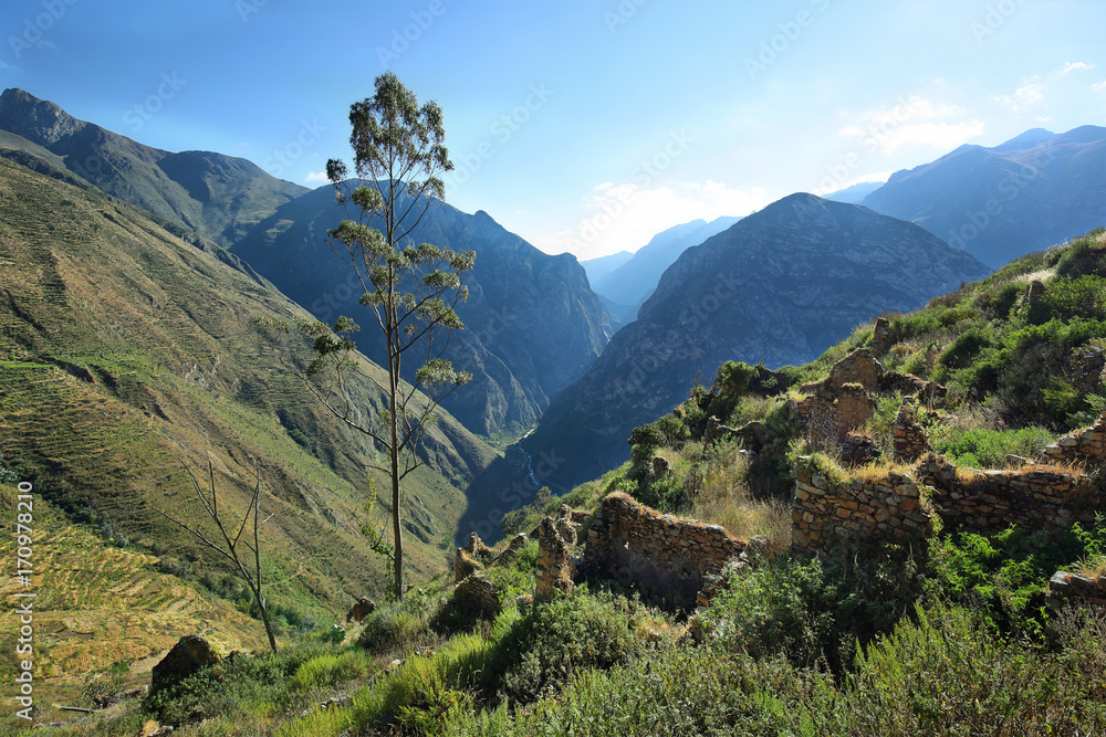 Obraz premium Huaquis village in Nor Yauyos Cochas, Peru