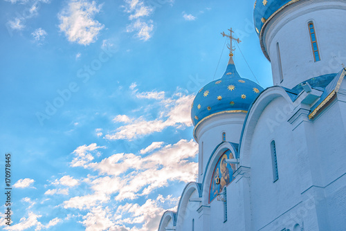 Obraz na plátně Closeup of the cupolas of Dormition Cathedral in the Trinity Lavra of St
