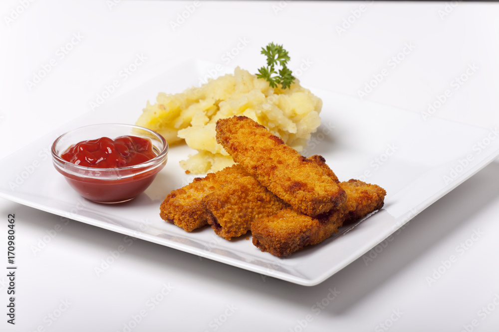 Fischstäbchen mit Kartoffelsalat Fischstäbchen mit Kartoffelsalat