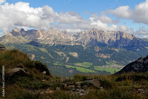 Vigo di Fassa e il gruppo del Catinaccio dalla Viezzena (Trentino)