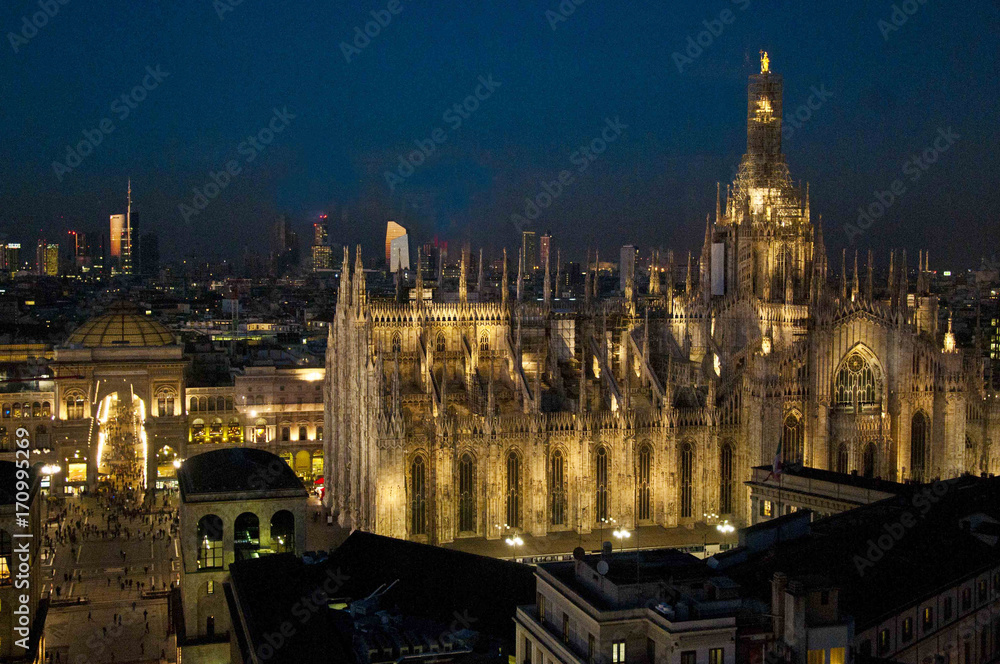 Obraz premium Milano di notte