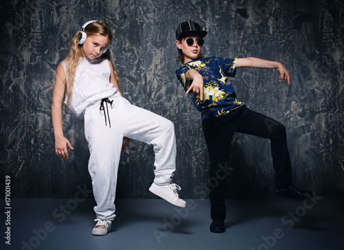kids dancing hip-hop