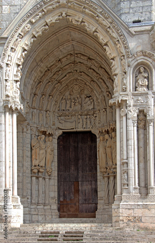 porte latérale d'entrée de la cathédrale
