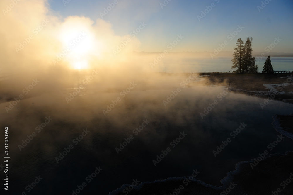 Naklejka premium Sunrise in West Thumb