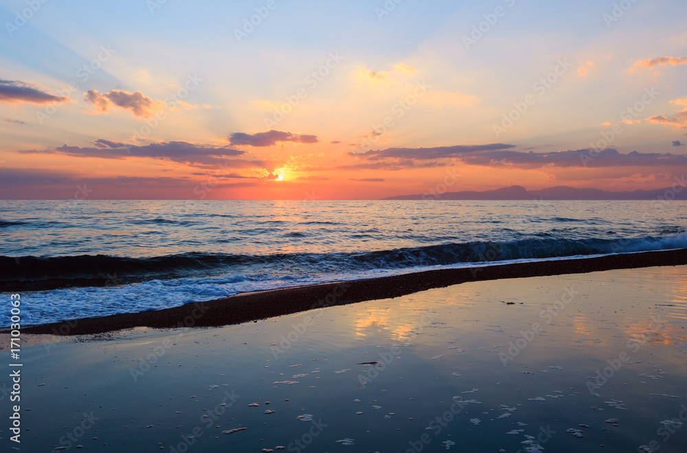 Obraz premium Sunset on sea beach
