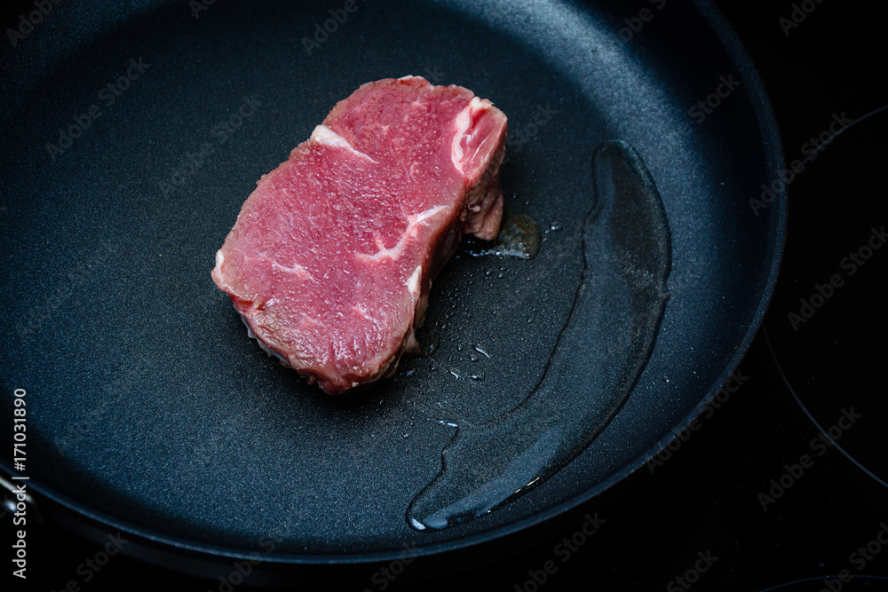Rind Steak in der Bratpfanne