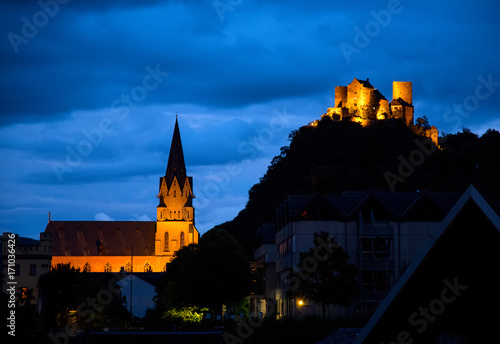 Oberwesel, Blick auf die Schönburg und Liebfrauenkirche bei Nacht photo