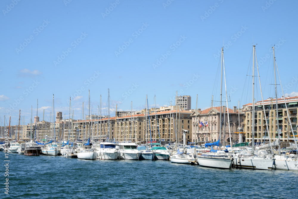 Rive droite du port de Marseille 