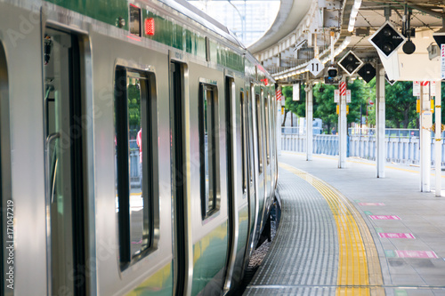 電車　東京　日本