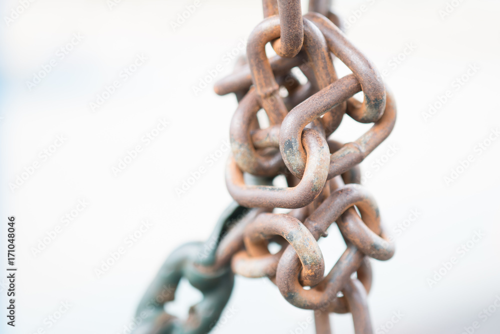 Obraz premium Old Rust Chain on White background