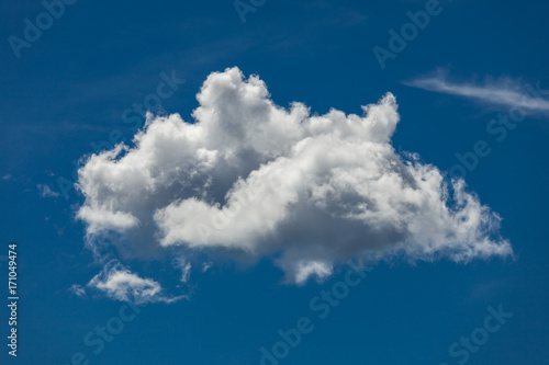Fotografie cumulus in the blue sky