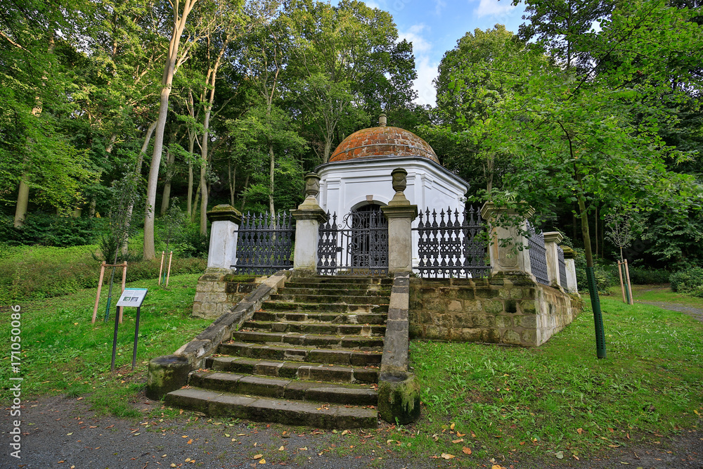 Mausoleum von Ernst Ludwig Christoph Spiegel im Park Spiegelsberge bei