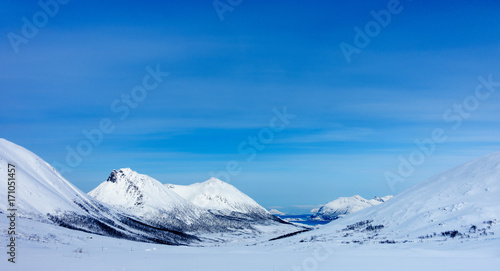 Blue sky over mountains in Tromsø © JanThomas