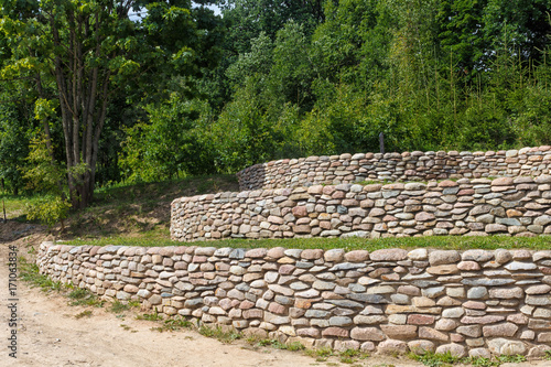 Bilde på lerret retaining wall of cobblestones