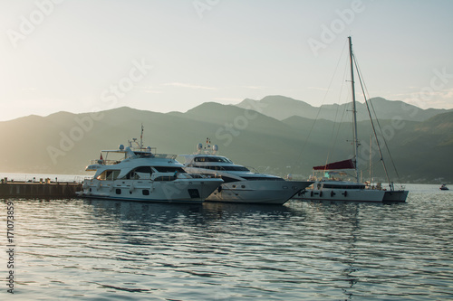 Obraz na płótnie yachts harbor #2 w salonie