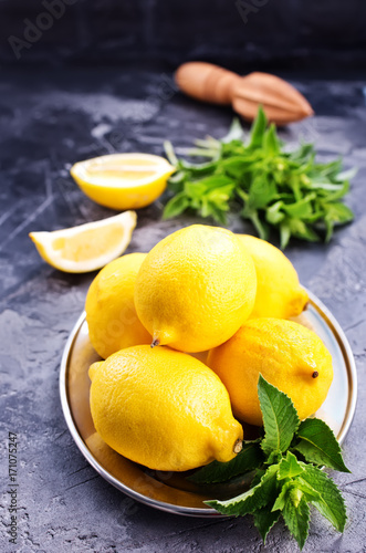 lemons with mint