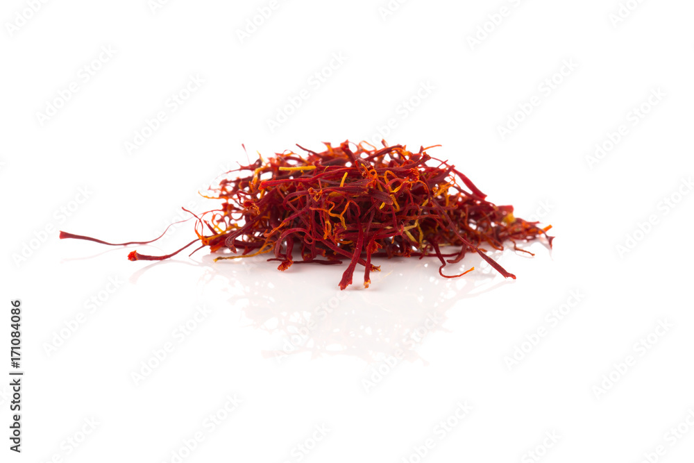 Obraz premium Dried saffron spice isolated
