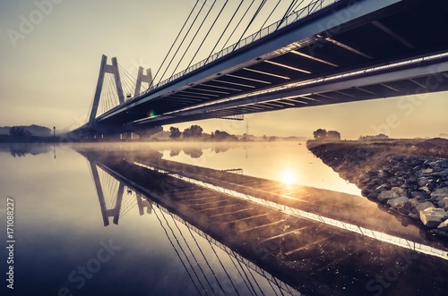 Fototapeta Most wantowy, Kraków, Polska, w porannej mgle nad Wisłą