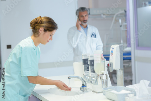 medical staff washing hands