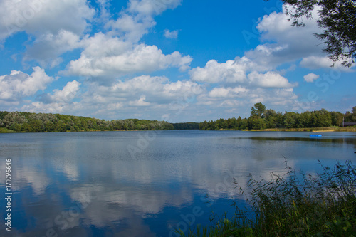 Wunderschöne Wasserspiegelung am Stotelersee photo