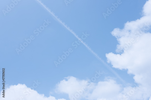 青空と飛行機雲