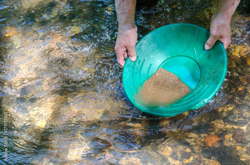 Tablou pe pânză Gold pan filled with mineral rich material ready to be panned