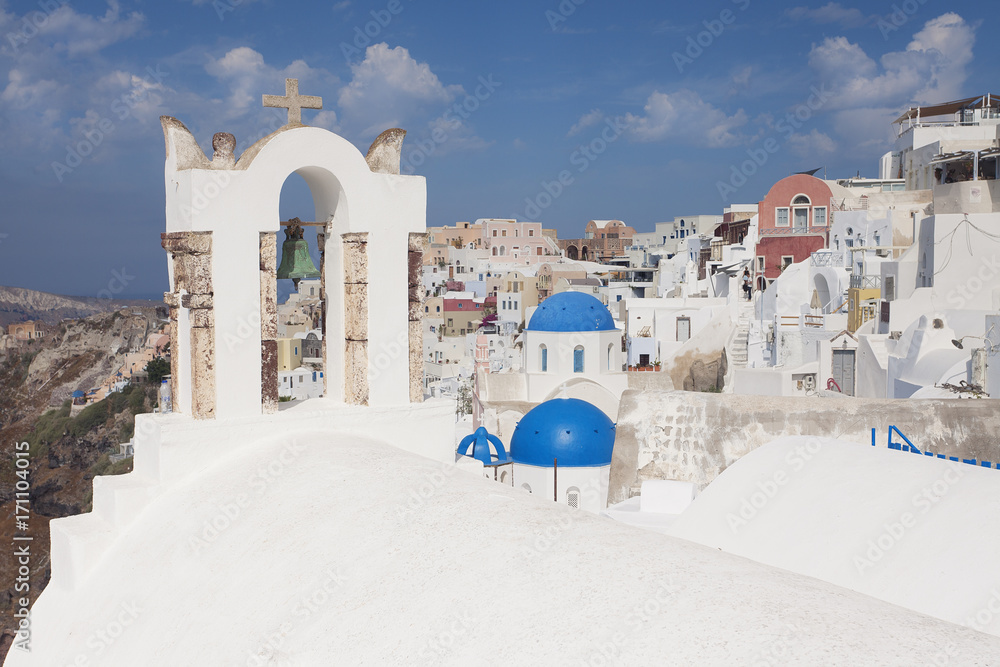 Fototapeta premium Church roof and blue domes in Greece 