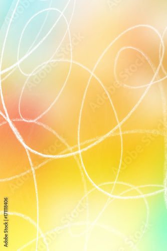 handgemalte Kringel auf regenbogenfarbenem Hintergrund
