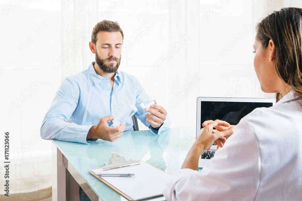 Fototapeta premium Patient using a space chamber and an aerosol inhaler