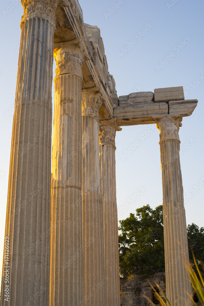 Naklejka premium Temple of Apollo with a beautiful sunset background, in Side, Antalya, Turkey.
