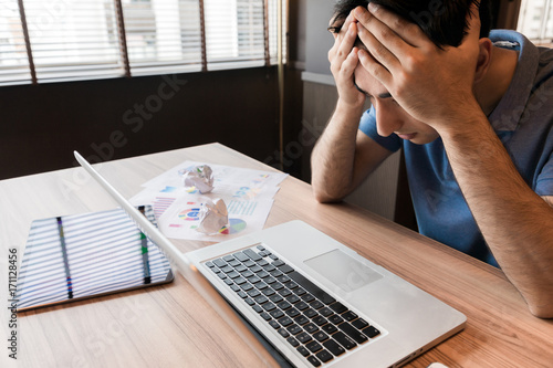 Εκτύπωση καμβά man having worries.