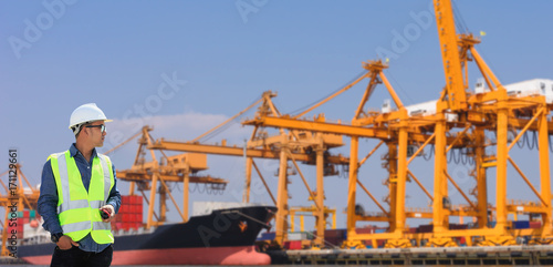 Ship docker with crane lifter © Cheangchai